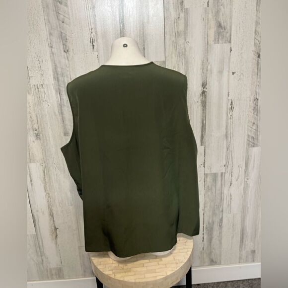 Green tank top - Picture 3 of 6